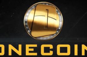 dwóch oszustów z onecoin uniewinnionych w niemczech