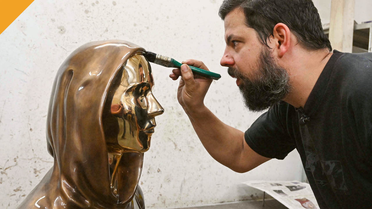 Statua Satoshiego Nakamoto stoi już w Budapeszcie