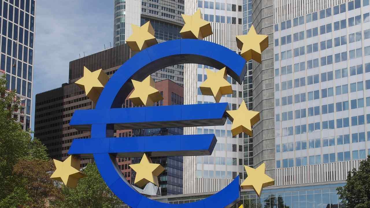 EBC ostrzega, że ​​ryzyko związane z kryptowalutami może przenieść się na szerszą gospodarkę