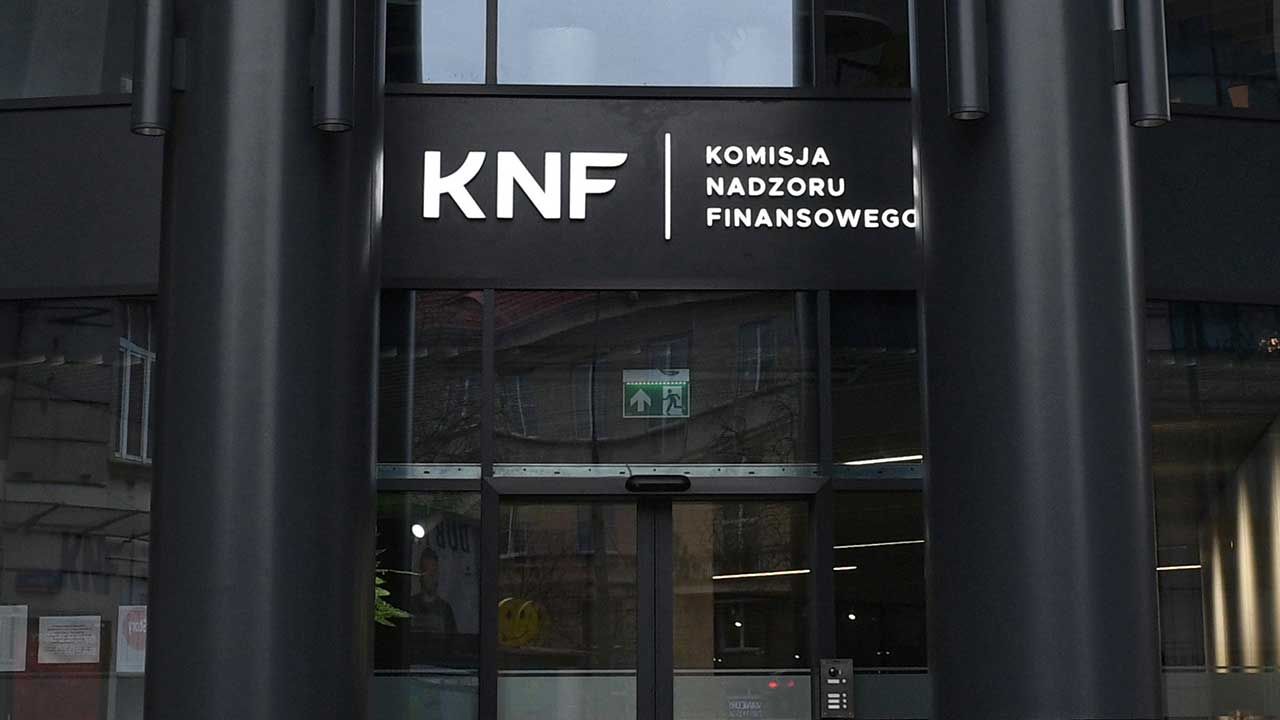 knf ostrzega przed współpracą z branżą kryptowalut