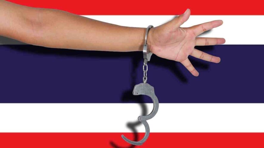 Tajlandia: policja aresztuje ofiarę krachu na rynku kryptowalut za napad z bronią w ręku