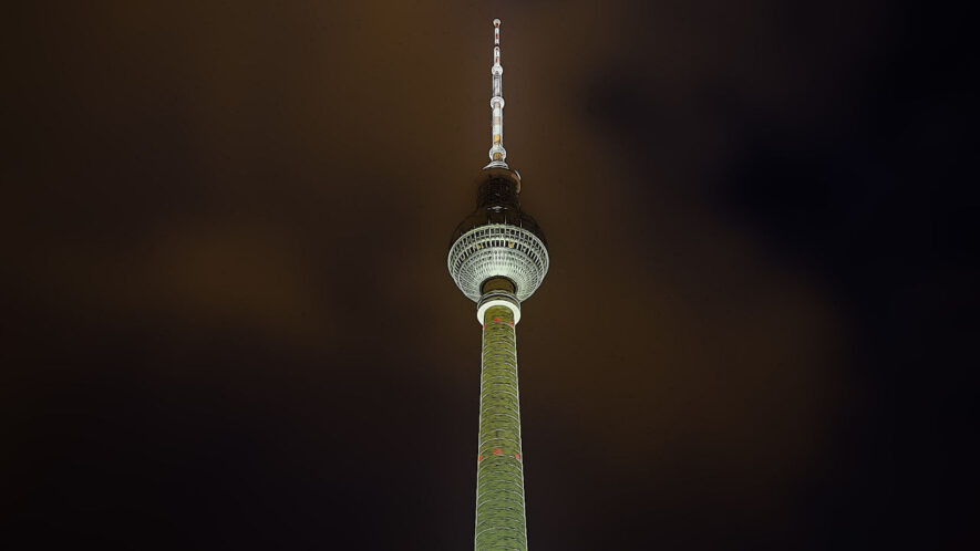 na berlińskiej wieży tv wyświetlono logo bitcoina